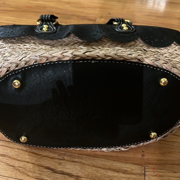 Iman Woven Straw Hand Bag with Laser Cut Black Scalloped Hem Detail - Picture 4 of 6